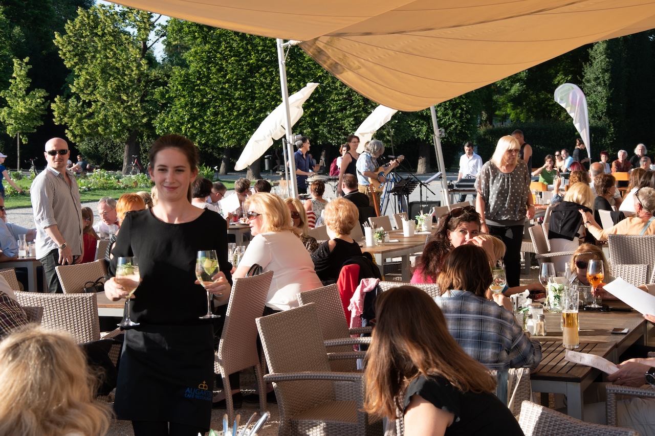 Augarten Sommernacht 2016: Oye Como Va im Cafe Restaurant Augarten